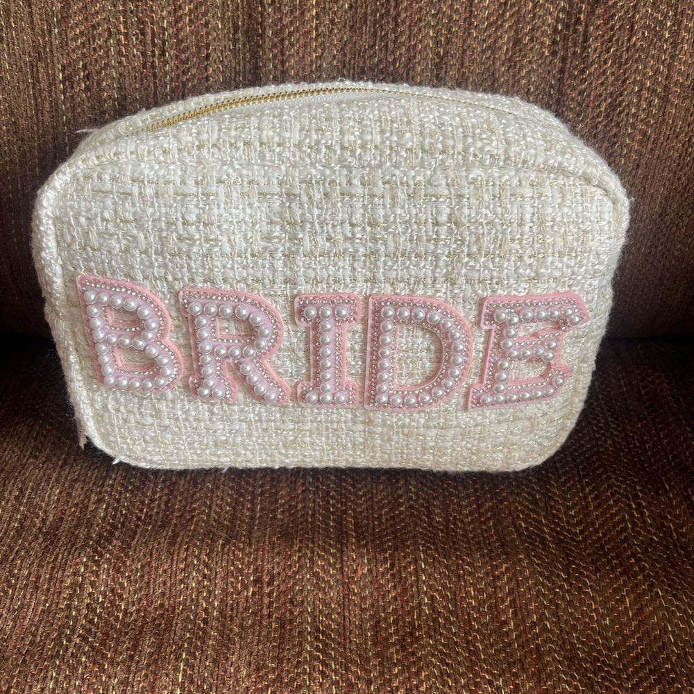Bride Accessory Set - Picture 2 of 6